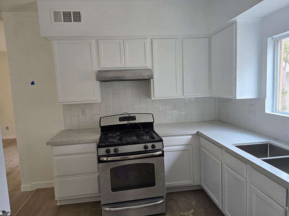 2nd image of 680 S Magnolia Ave