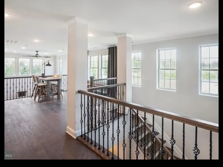 409 Sanctuary Ct — Photo 11