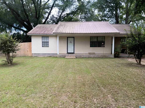 215 Greenbriar St, Selma, AL 36701