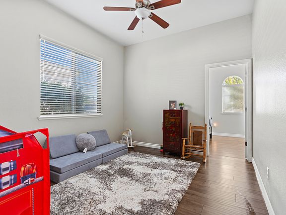 5th image of 1403 Golden Plover St