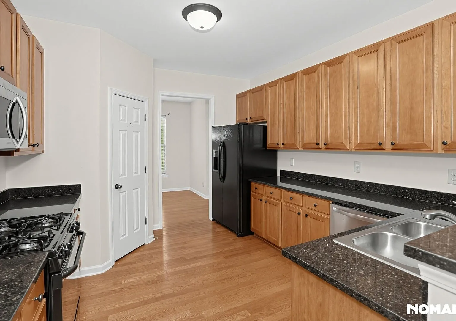 1798 Oakbrook Ln NW — Photo 3