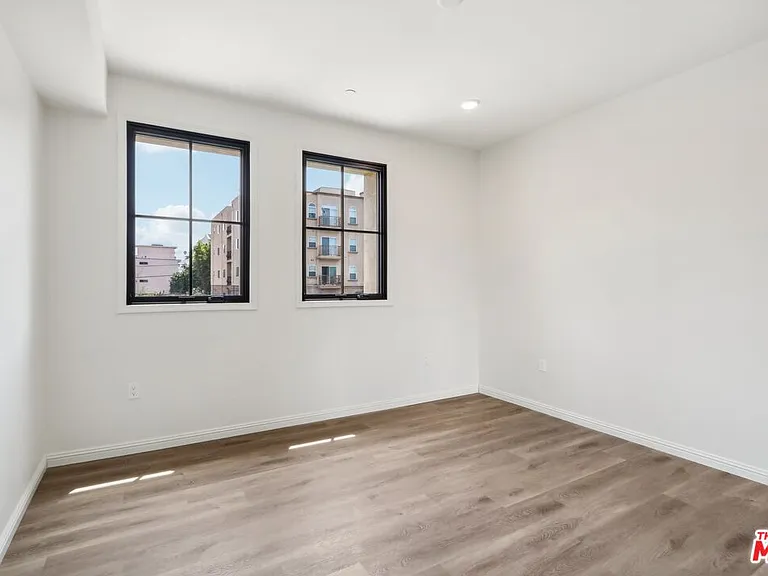 951 S Wilton Pl #201 — Photo 13
