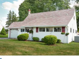 18 Harp Rd, Levittown, PA 19056