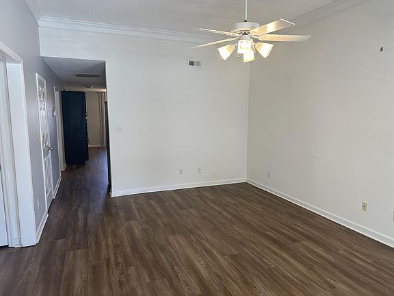 4th image of 10107 Bellflower Way