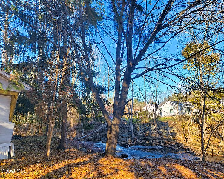 4th image of 121 Bushnell Road