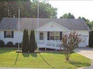 17 Cardinal Dr, Milton, WV 25541