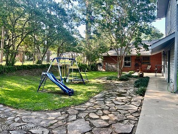 5th image of 35 Oakhurst Dr