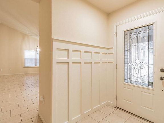 4th image of 21 Westbury Dr