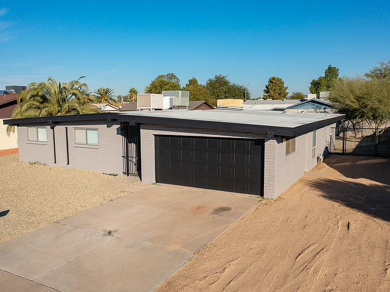 5010 W Beverly Ln — Photo 26