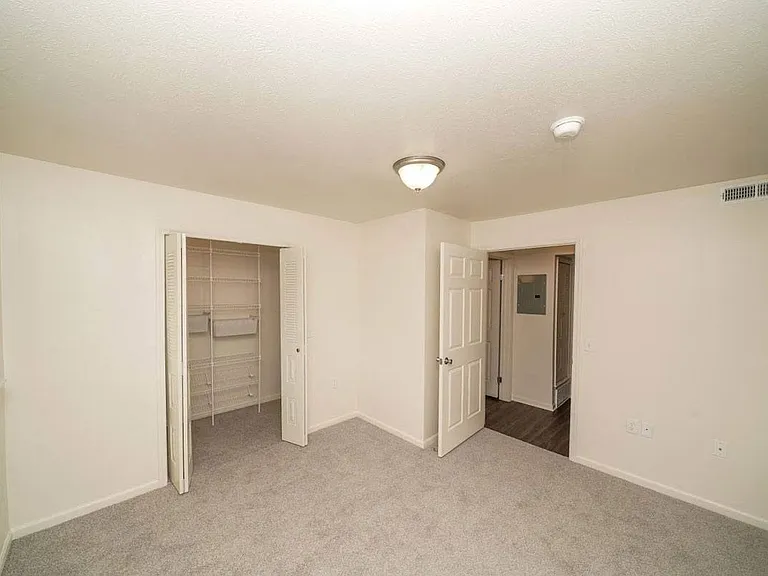 Arbor Lakes Apartments — Photo 13