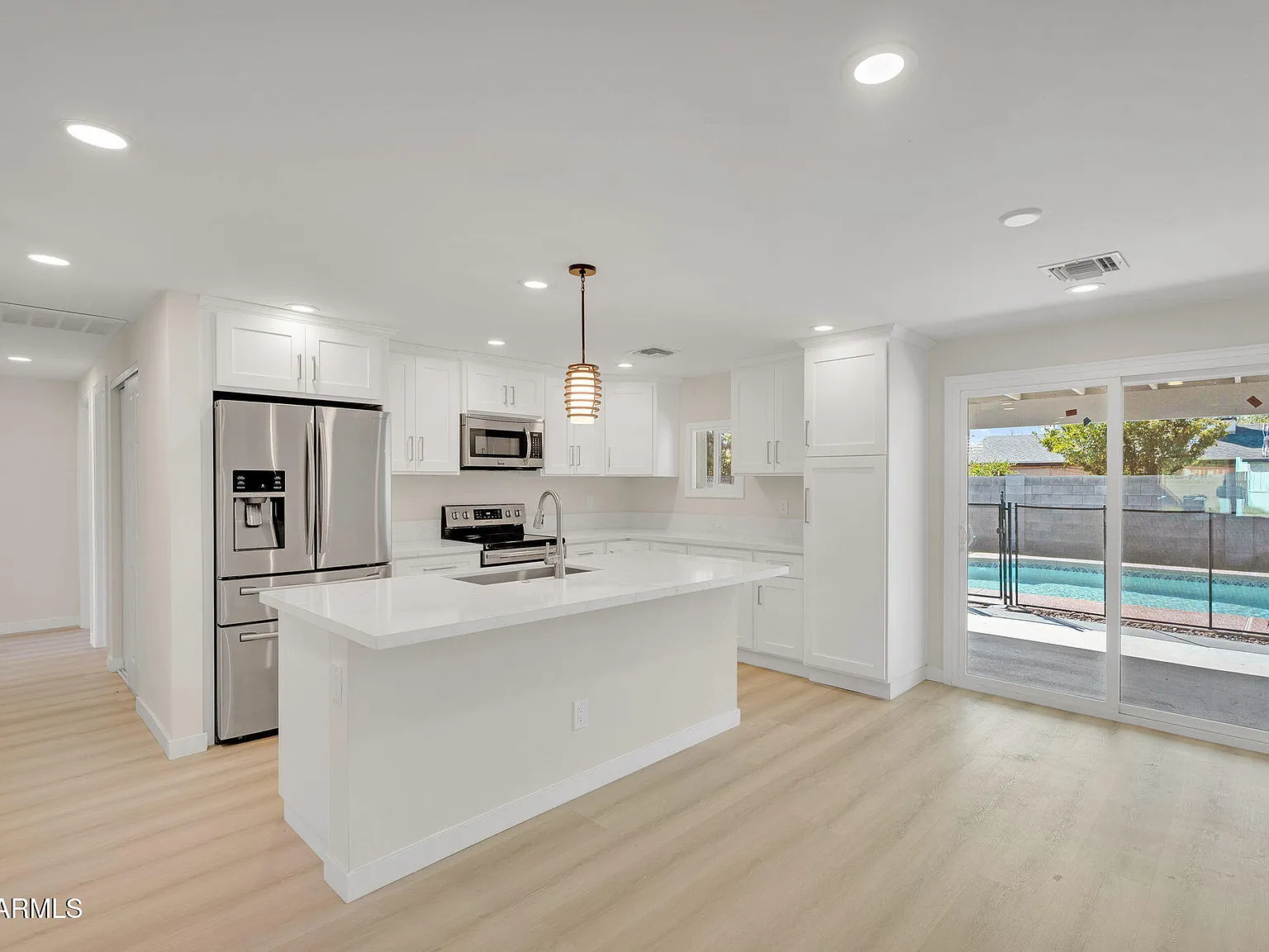 4 bed, 3.0 bath, 1639 sqft, $3,000 — Photo 3