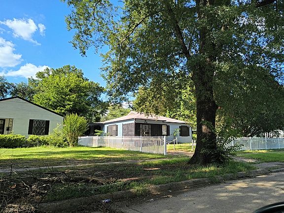 3rd image of 2746 Hillcrest Ave