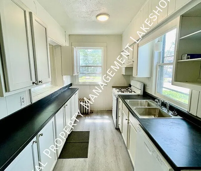 635 Jackson St — Photo 2