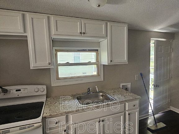 3rd image of 808 Mobile St APT A