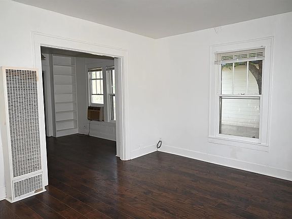 3rd image of 2122 Yale Ave