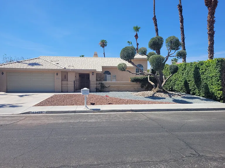 69425 McCallum Way — Photo 1