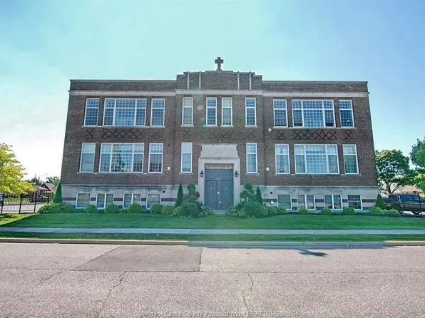 647 Irvine Ave #301, Windsor, ON N8X 2T4