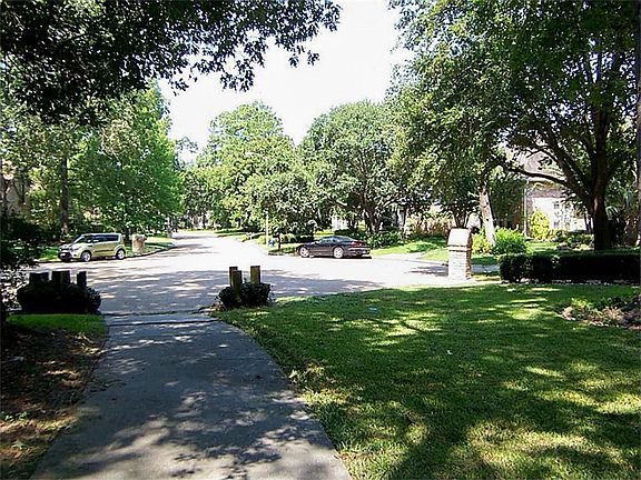 3rd image of 5739 Woodland Creek Dr