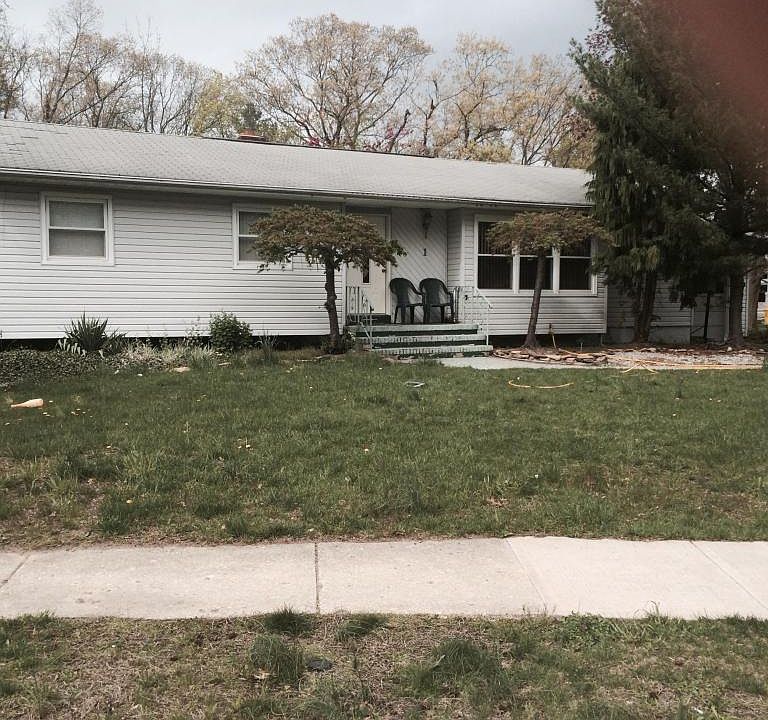 1st image of 1 Leigh Dr
