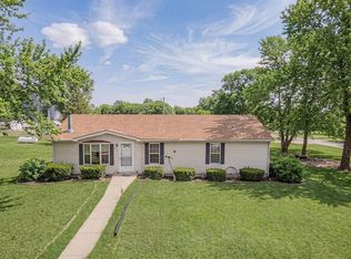 210 S Michigan St, Leonardville, KS 66449