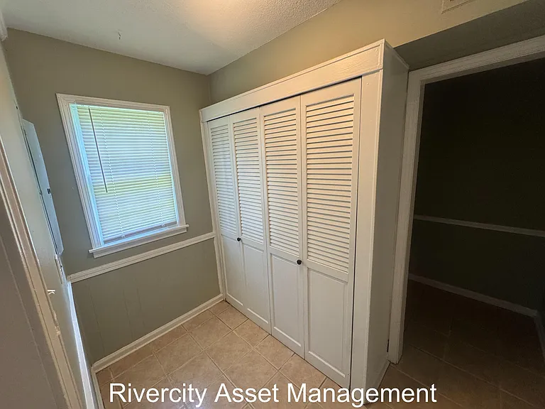 4942 Foxhall Dr — Photo 8