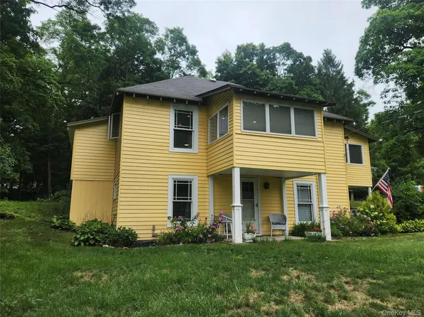 29 Cherry St, Red Hook, NY 12571