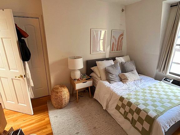 3rd image of 246 10th Ave #5W