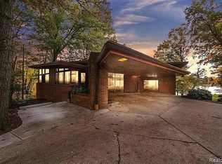 6325 Meadowwood Ln, Grand Blanc, MI 48439