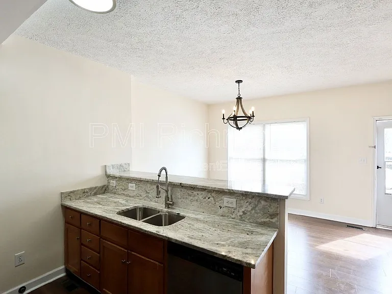 2716 Goyne Loop — Photo 7