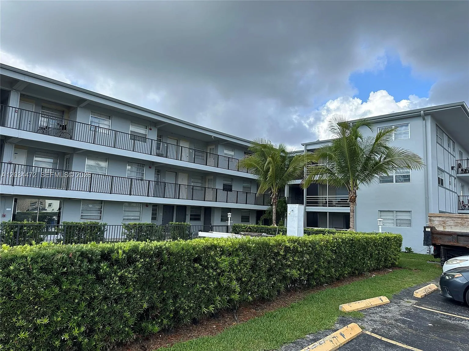 Lsolei At Hallandale Beac — Photo 1