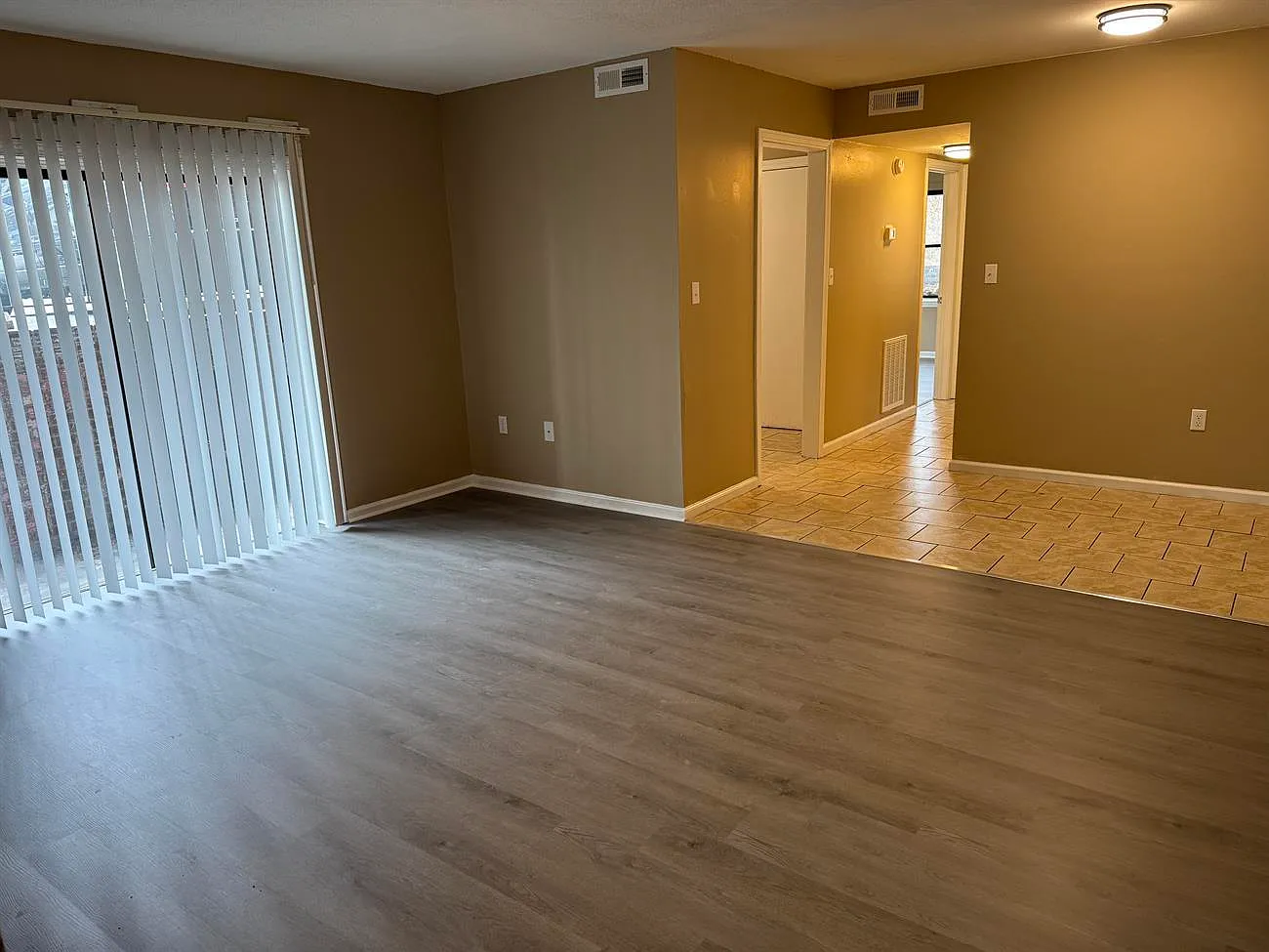 2 bed, 1.0 bath, 800 sqft, $914 — Photo 3