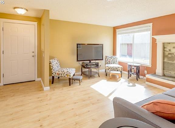3rd image of 5415 NE 34th St APT G