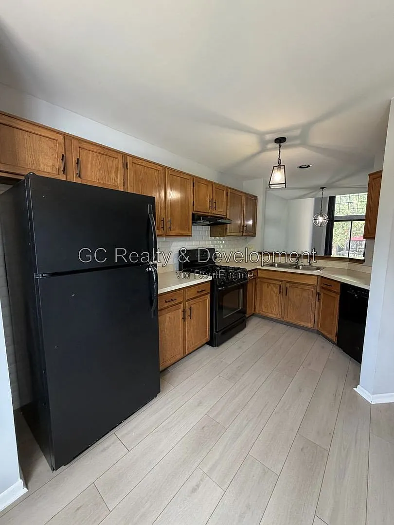 2 bed, 1.5 bath, 1422 sqft, $2,495 — Photo 3