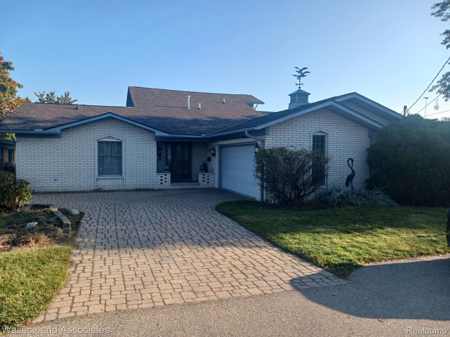 136 Channelsyde Dr, Algonac, MI 48001
