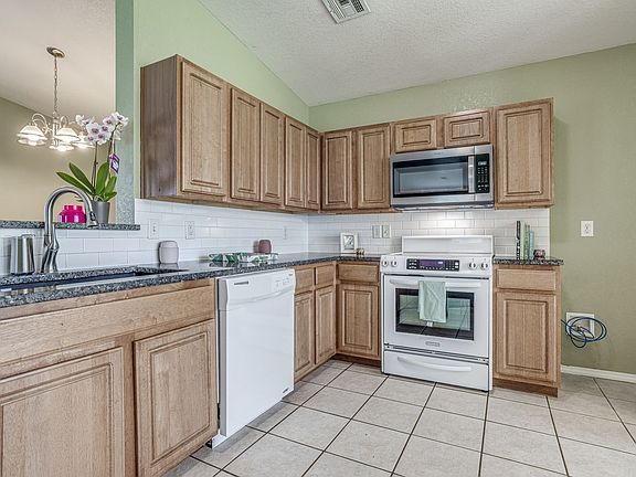 4th image of 1620 NW 147th St
