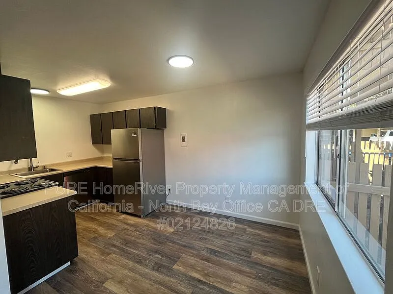 2 bed, 1.0 bath, $1,600 — Photo 2