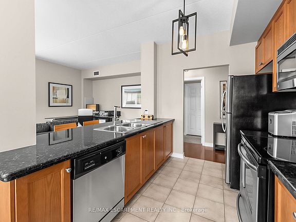 3rd image of 1379 Costigan Rd #103