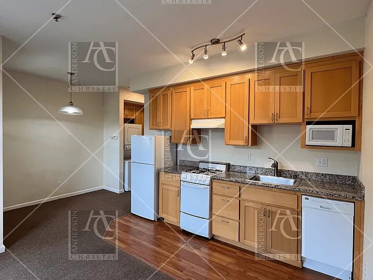 251 High St — Photo 3