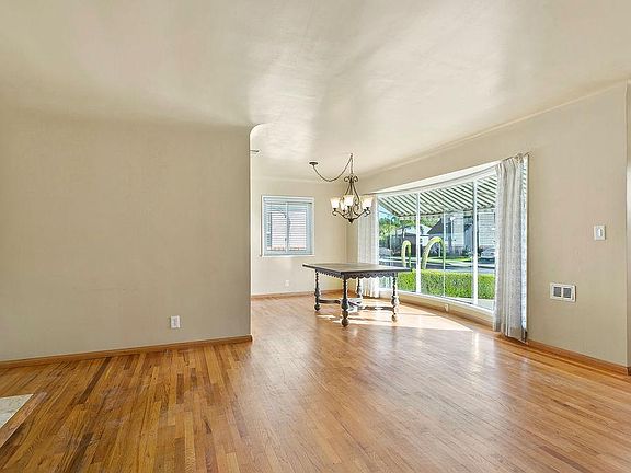 4th image of 789 W Gleason St