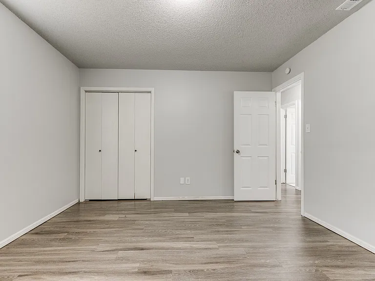 1610 Southern Heights Ave — Photo 15