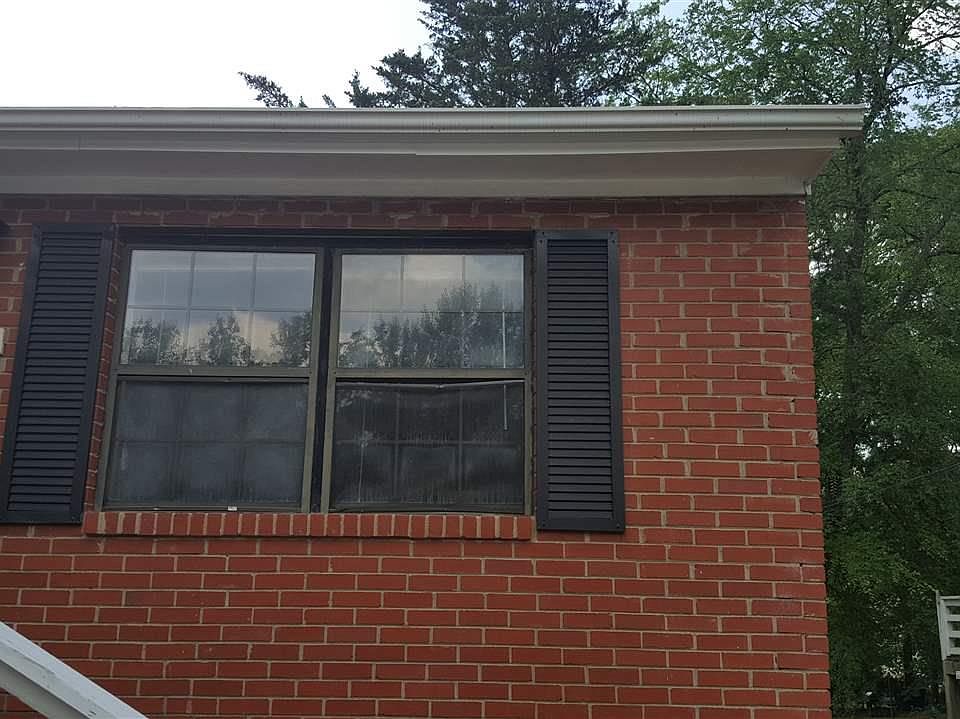 2nd image of 1548 Crest Rd