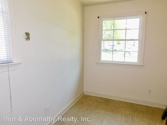 5th image of 900A Pine Ave