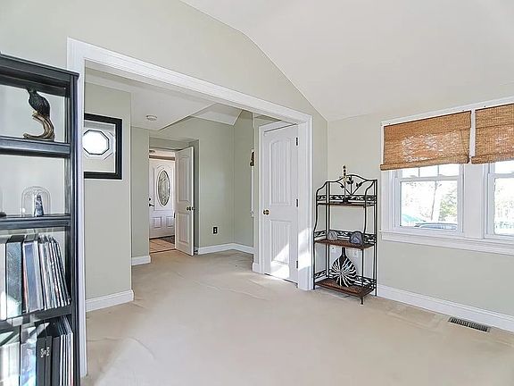 4th image of 134 Lake Dr