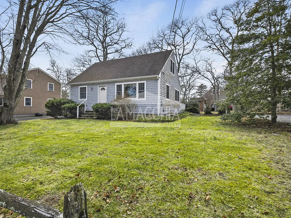 81 Antlers Shore Dr