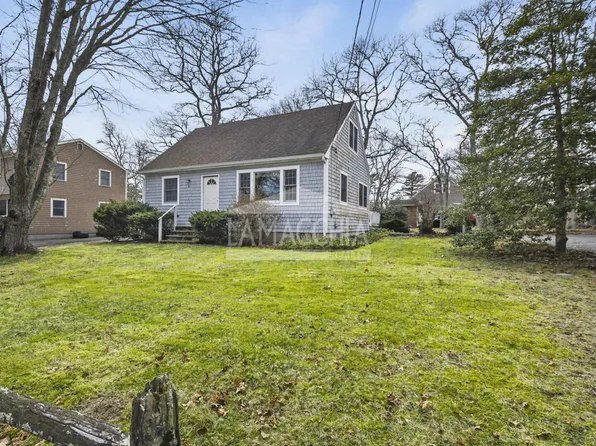 81 Antlers Shore Dr, East Falmouth, MA 02536