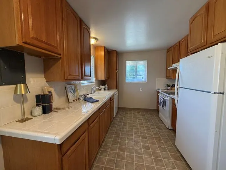 Castlewood Dr 915 — Photo 7