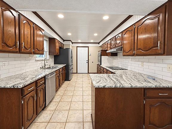 4th image of 816 N Stout Cir