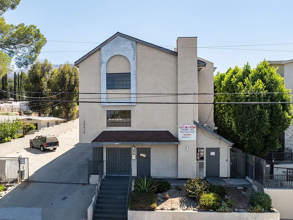 10210 Mountair Ave., Tujunga