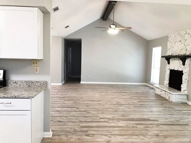 310 Lake Erie Dr — Photo 3