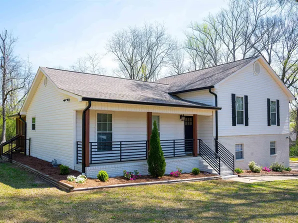 2109 Larkspur Ln, Hoover, AL 35226